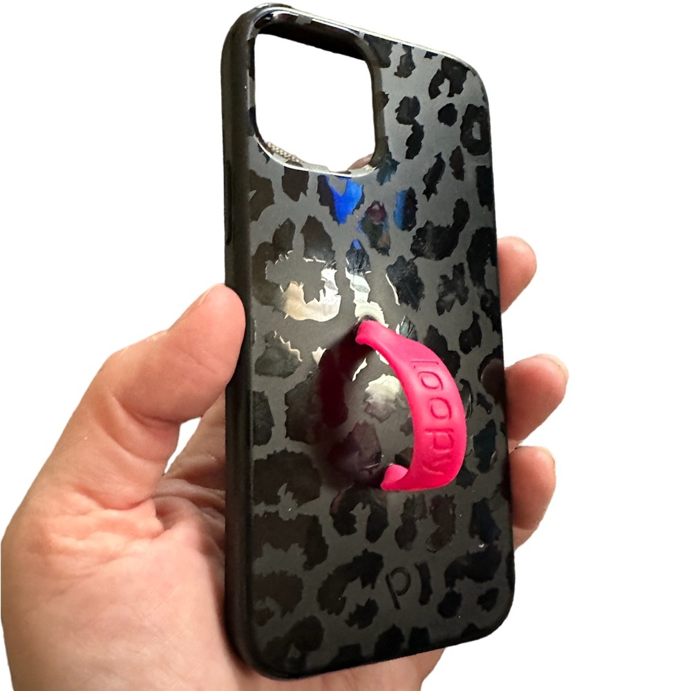 Black leopard loopy case.